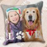Coussin Amoureux des chiens customisé LOVE Empreinte de pa<br><div class="desc">AMOUR ! Célébrez votre meilleur ami avec un coussin photo unique personnalisé pour chien et gardien. Surprenez votre amoureux des chiens préféré, que ce soit un anniversaire, la fête des mères, la fête des valentins, ou Noël avec ce mignon coussin amoureux des chiens. Cet Amour avec empreinte de patte design...</div>
