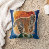Coussin Amur Tiger Cub & Moon Wildlife Imaginaire Art (Couverture)