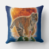 Coussin Amur Tiger Cub & Moon Wildlife Imaginaire Art (Verso)
