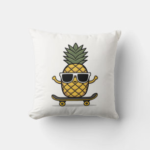 Coussin Ananas mignon avec lunettes de soleil sur un skate