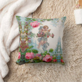 COUSSIN ANGE DÉMONIAQUE ROMANTIQUE CUEILLANT DES ROSES ET  (Couverture)