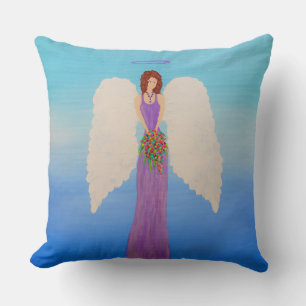 Coussin Ange en robe violette tenant un bouquet printanier