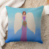 Coussin Angel in purple gown holding a spring bouquet . (Couverture)