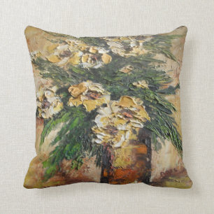 Coussin Ann Hayes peignant les fleurs jaunes dans