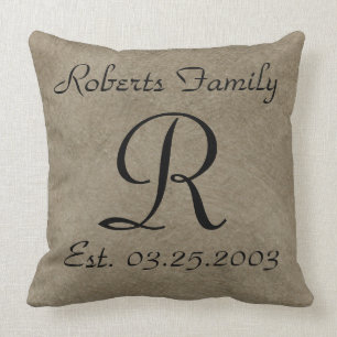 Coussin Anniversaire de monogramme de cuir de Faux de café