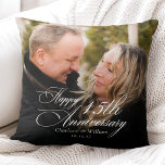 Coussin Anniversaire Mariage personnalisé<br><div class="desc">Célébrez votre amour avec notre oreiller à lancer personnalisé Mariage Anniversaire,  avec un design élégant avec une photo de couple et la calligraphie chic. Ce gardien simple mais élégant fait un cadeau d'anniversaire mariage réfléchi,  parfait pour ajouter une touche personnalisée à votre maison et chérir vos souvenirs spéciaux!</div>