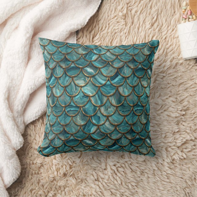 Coussin Aqua Pearlescent & Gold Mermaid Scale Pattern  (Couverture)