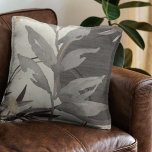 Coussin Aquarelle Abstraite Gris et ivoire<br><div class="desc">L'oreiller à jetons moderne présente un design artistique abstrait dans une palette de couleurs ivoire et gris. Un dessin abstrait artistique présente une feuille d'aquarelle et une composition géométrique en cercle avec des nuances de gris avec des accents noir et or sur un arrière - plan d'ivoire crémeux. Cette composition...</div>