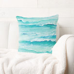 Coussin Aquarelle Abstraite Vagues océaniques Côte<br><div class="desc">Apportez une petite plage à votre domicile avec ce grand oreiller en coton avec des vagues de l'océan d'aquarelle abstraites dans des tons de mer,  turquoise et bleu. Parfait pour la plage,  la côte,  nautique et la décoration d'accueil à thème tropical.</div>