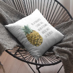 Coussin Aquarelle moderne ananas et citation amusante posi<br><div class="desc">Aquarelle moderne ananas et citation amusante positive</div>