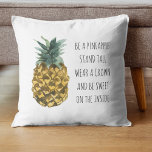 Coussin Aquarelle moderne ananas et citation amusante posi<br><div class="desc">Aquarelle moderne ananas et citation amusante positive</div>