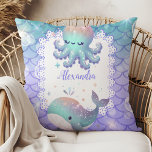Coussin Aquarelle personnalisée sous la mer<br><div class="desc">Ajoutez une touche de charme sous-marin à votre décor de maison avec notre "Aquarelle personnalisée sous l'oreiller marin". Plongez dans l'univers fantasque de l'océan avec ce délicieux coussin de lancer, avec des illustrations d'aquarelle enchanteresse de la vie marine et des scènes sous-marines captivantes. Des dauphins ludiques aux récifs coralliens colorés,...</div>