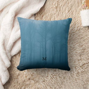 Coussin Arbres forestiers rustiques dans le brouillard mon