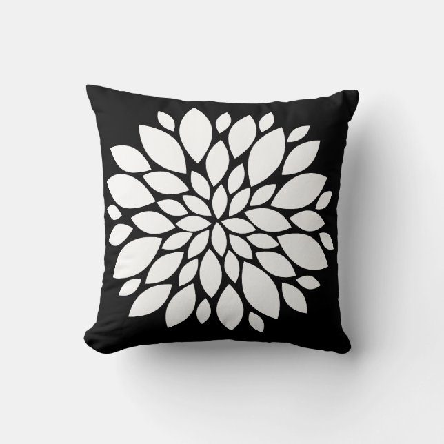 Coussin Art de pétales de fleur assez blanche sur le noir (Recto)