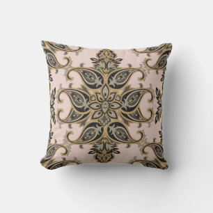 Coussin assez beige/bronzage de damassé