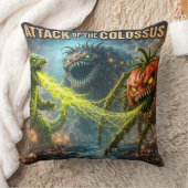 Coussin Attaque du film rétro de monstre géant jeter c (Couverture)