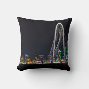 Coussin Au pont Margaret Hunt Hill