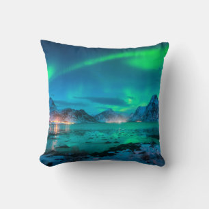 Coussin Aurora borealis over the sea coast, snowy mountain
