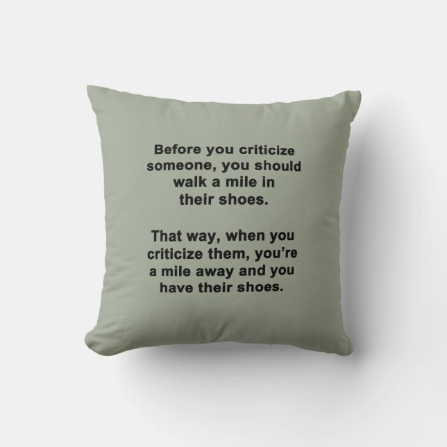 Coussin Avant de critiquer (Recto)