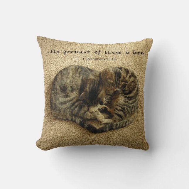 Coussin avec des chats sous forme de coeur (Recto)