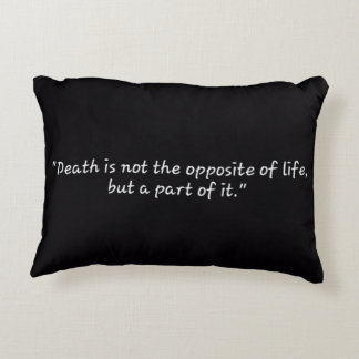 coussin avec design lion et une citation