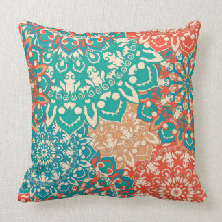Coussin avec le motif floral de mandala