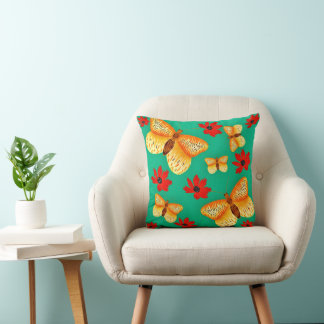 Coussin avec papillons et fleurs rouges