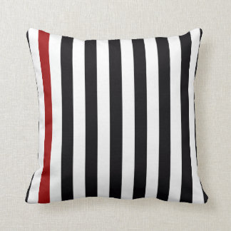Coussin Avec une bande rouge