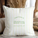 Coussin Bachelorette moderne Vintage verte et jaune<br><div class="desc">Ajoutez une touche de charme rétro à votre fête de bachelorette avec l'oreiller à lancer Retro Modern Vintage Green & Jaune. Le texte entier de ce modèle est modifiable, vous permettant de l'adapter au style et au thème uniques de votre célébration. Conçu pour compléter la collection "Retro Modern Yellow &...</div>