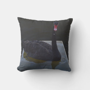 Coussin Baignade De Cygne Noir Dans L'Étang Dimensionnel,