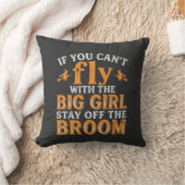 Coussin Balai de grande fille Citation de sorcière d'Hallo (Couverture)