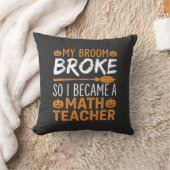 Coussin Balai d'Halloween de professeur de maths drôle (Couverture)