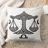 Coussin    Balance de la Balance celtique par BurnsInHell (Couverture)