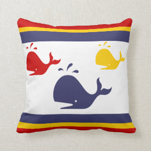 Coussin baleines bleues, jaunes et rouges de la marine sur