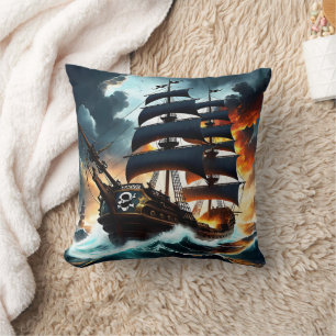 Coussin Bateau pirate naviguant à travers les mers orageus