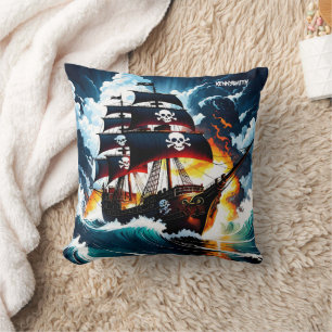 Coussin Bateau pirate naviguant parmi les vagues orageuses