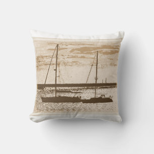 Coussin Bateaux à voile à quai à la tombée de la nuit