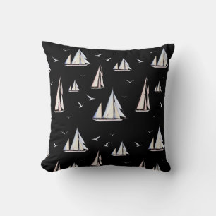 Coussin Bateaux à voile et mouettes sur le noir