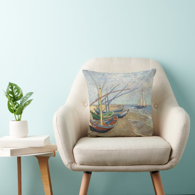 Coussin Bateaux de pêche sur la plage par Vincent Van Gogh (Chaise)