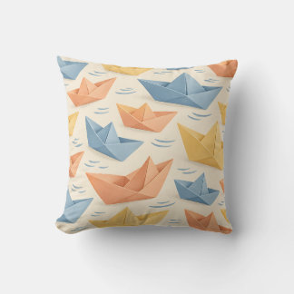 Coussin Bateaux en papier pastel sur des ondulations douce