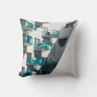 COUSSIN BÂTIMENT PEINT BLEU ET BLANC