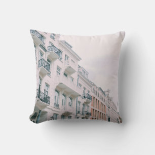 COUSSIN BÂTIMENTS BLANCS ET BROWN