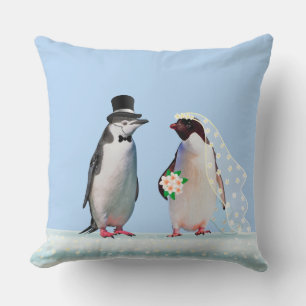 Coussin Beau Mariage Penguin Couple sur bleu clair
