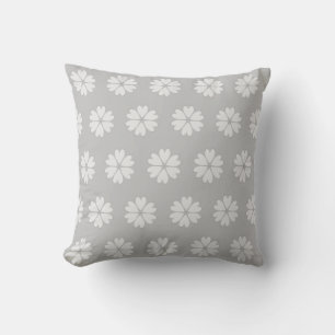 Coussin Beau Motif de Fleur de Coeur sur Silver Grey