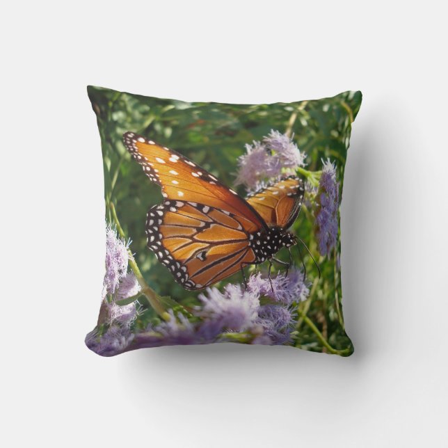 Coussin Beau papillon de monarque orange avec fleurs (Recto)