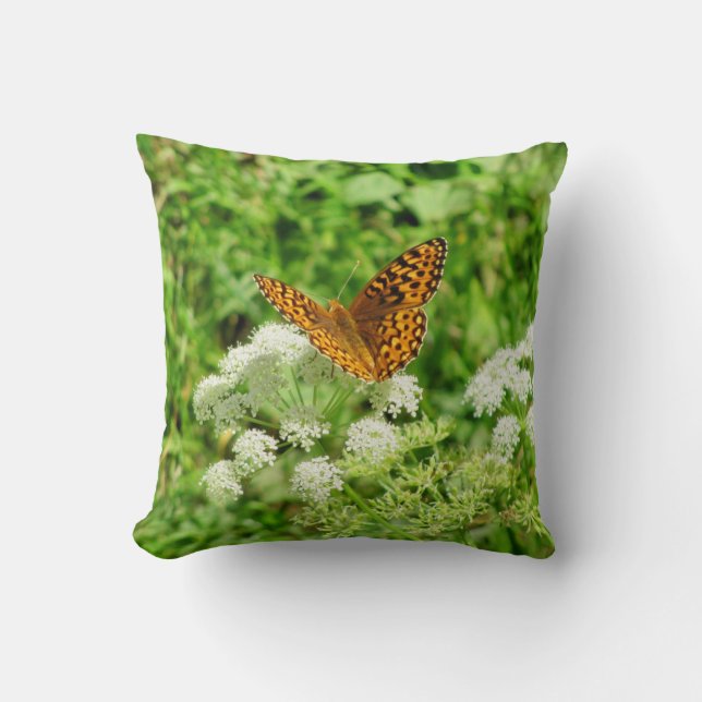 Coussin Beau papillon sur les fleurs blanches (Recto)