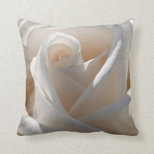 Coussin Beau Poly à fleurs de rose blanche