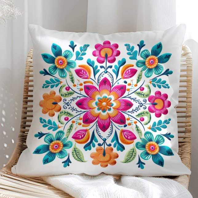 Coussin Beau rose Turquoise Orange Mexicain Floral (Beautiful Pink Turquoise Orange Mexican Floral Throw Pillow on a sunny rattan chair.)