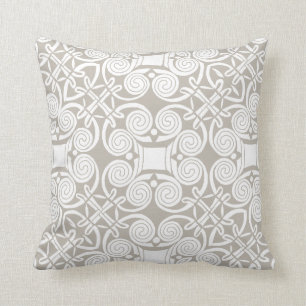 Coussin Beau Tan et carreau celtique blanc de conception
