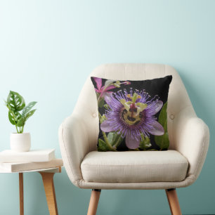 Coussin Beauté énigmatique : Fleur de passion violette